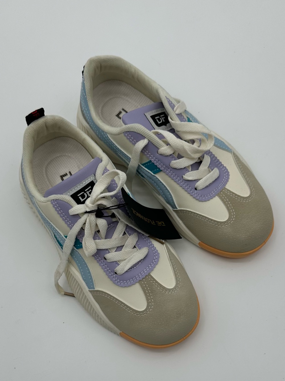 DE Florance Cream Lavender Sneakers Tennis Shoes size 6 NWT